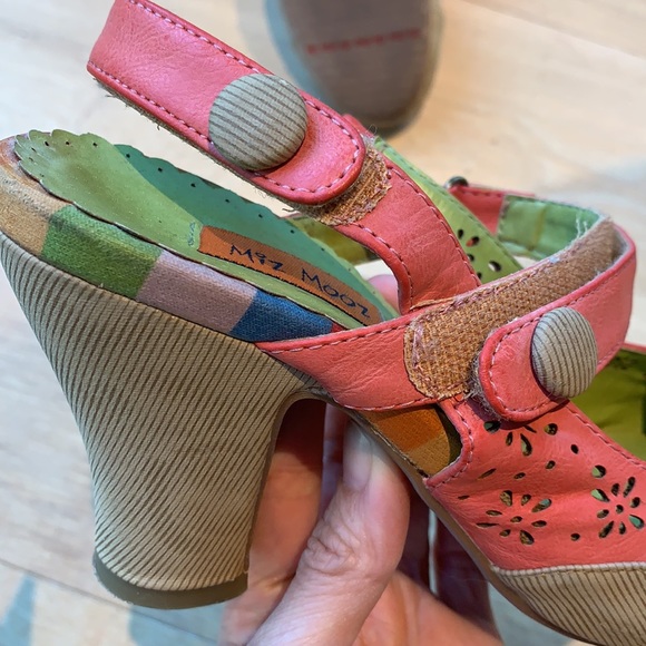 ๐ฆ Miz Mooz Mary Janes w die-cut florals+corduroy - Picture 4 of 10